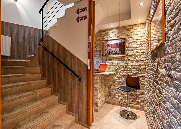 佩斯霍内特米基思吉酒店