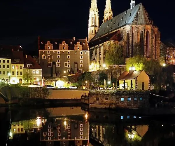 佩斯霍内特米基思吉酒店